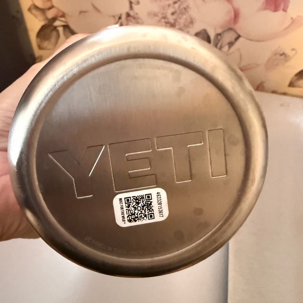 YETI Lavender Insulated Chug Cap Water Bottle - Picture 6 of 7